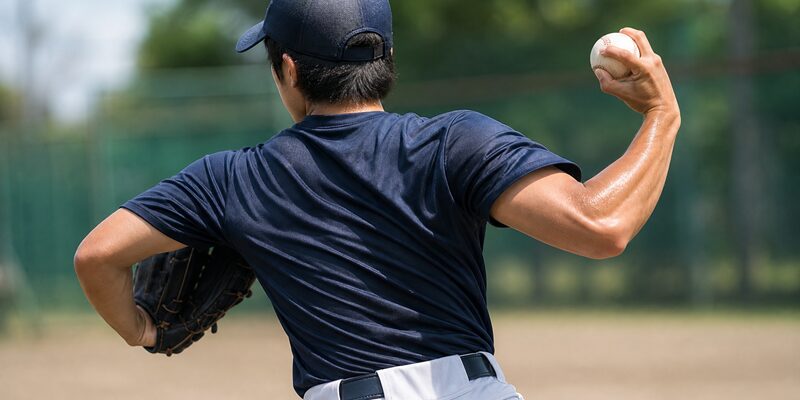 球速アップの秘訣は肩甲骨の可動域！腕のしなりを生み出す正しい動かし方【野球】