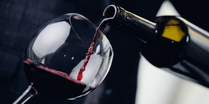 お酒を飲んでからの筋トレは避けるべき？