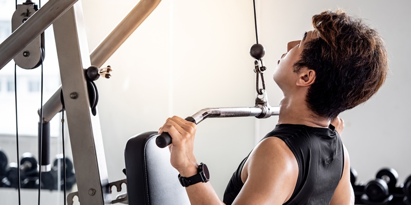 ラットプルダウンでよくある間違いと改善法