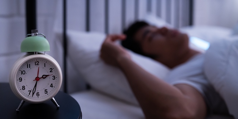 睡眠時間が短いと心身にどんな影響がある？