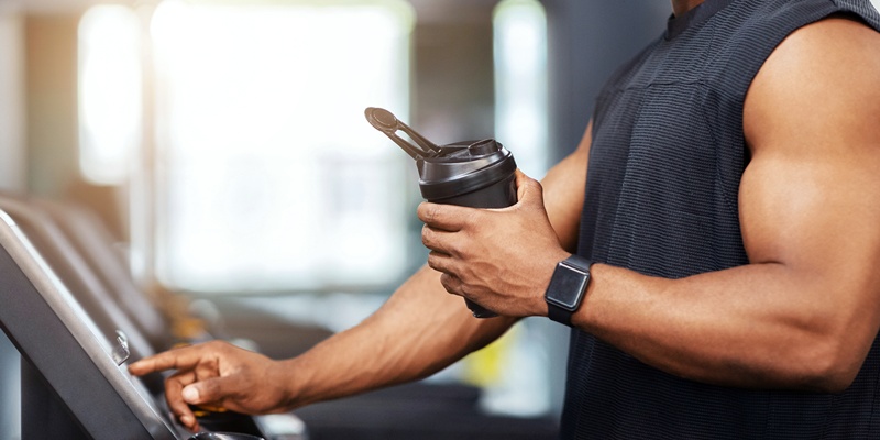 プロテインを飲む最適なタイミングとは？