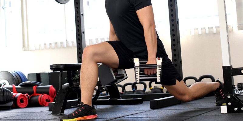 バックランジでバランス力を高める方法